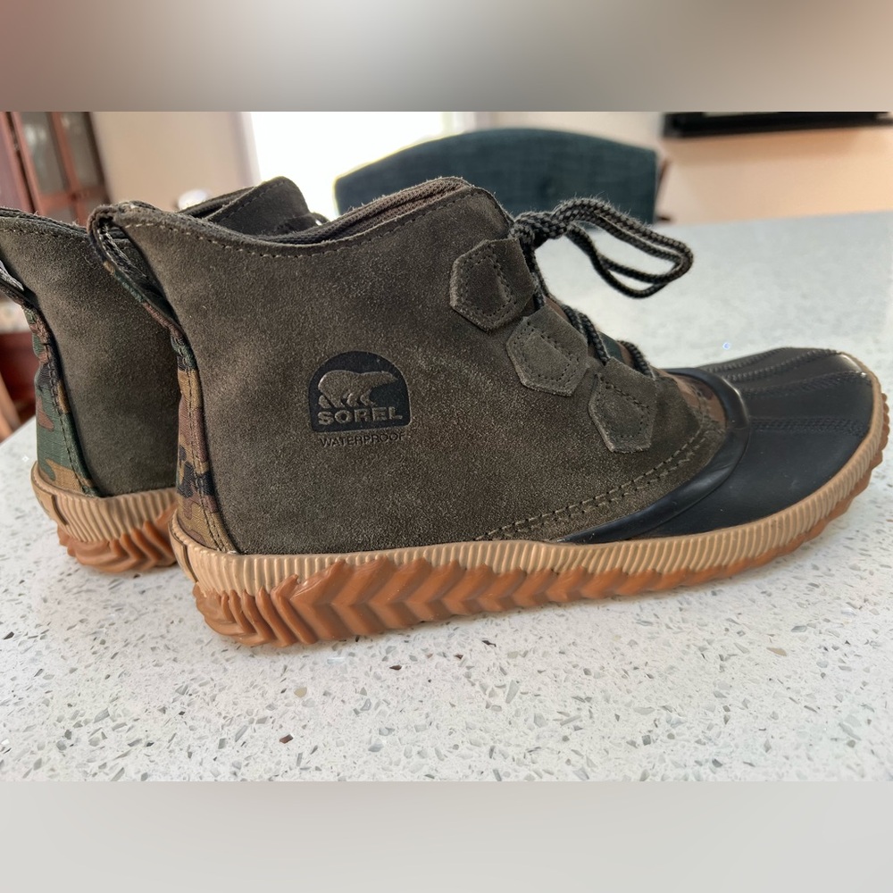 Sorel Olive and Black Ankle Boots